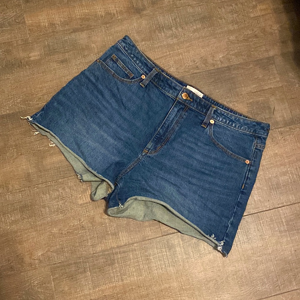 14/32R Vintage Midi Universal Thread (Target) Denim Shorts.